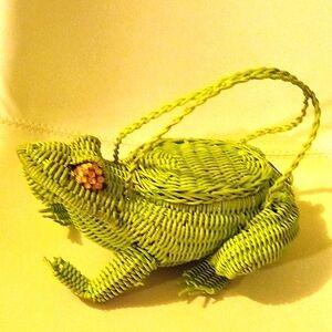 New wicker frog purse